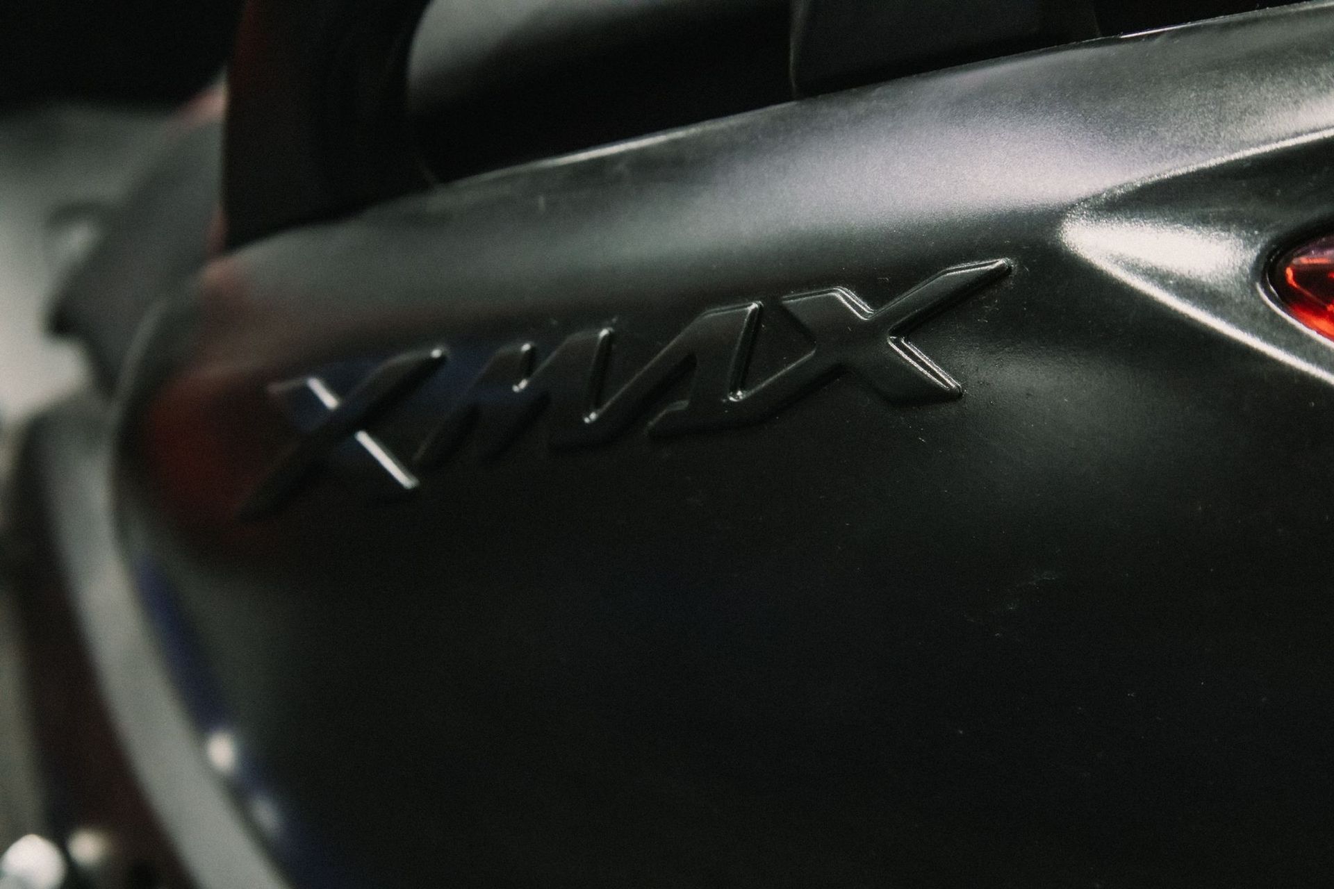 Motos en el exterior del taller Shogun Motors Vallecas