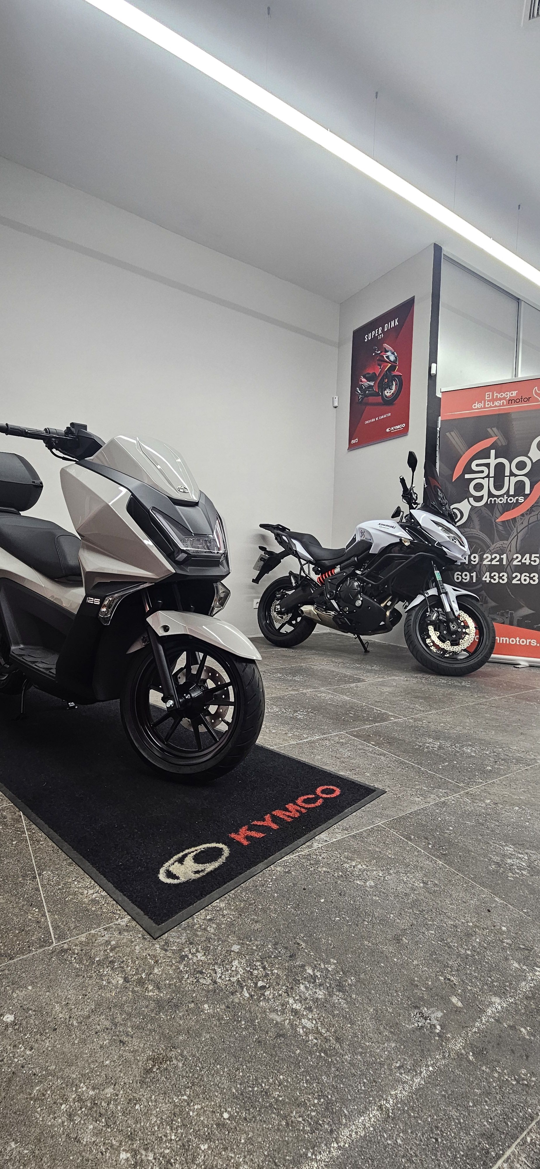 Cambio de neumáticos moto - Shogun Motors Vallecas